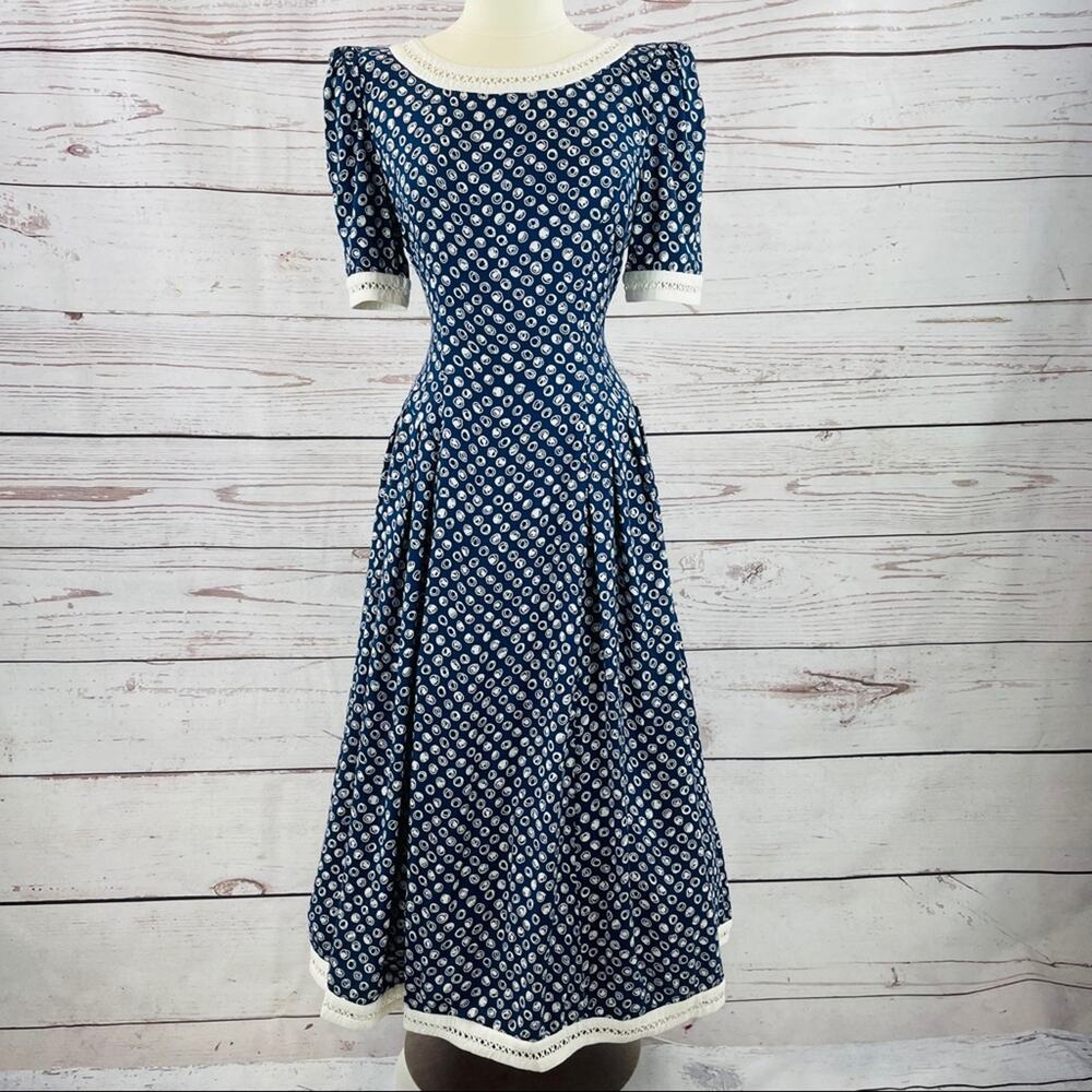Sarah Elizabeth vintage blue white mid length